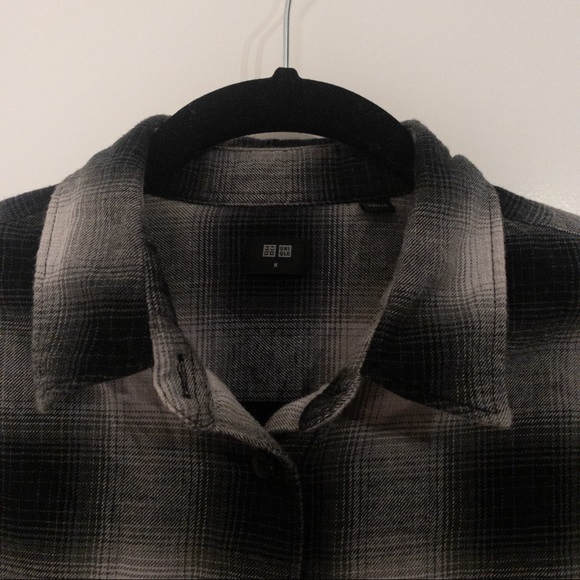 Uniqlo B&W Button Down Size M - Picture 4 of 6